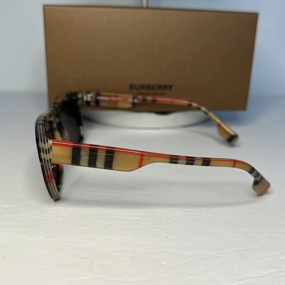 Burberry BE4293 380687 Sunglasses Men's Top Black-Vintage Check/Grey 56-17-145
